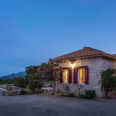 Zoi Holiday home *
